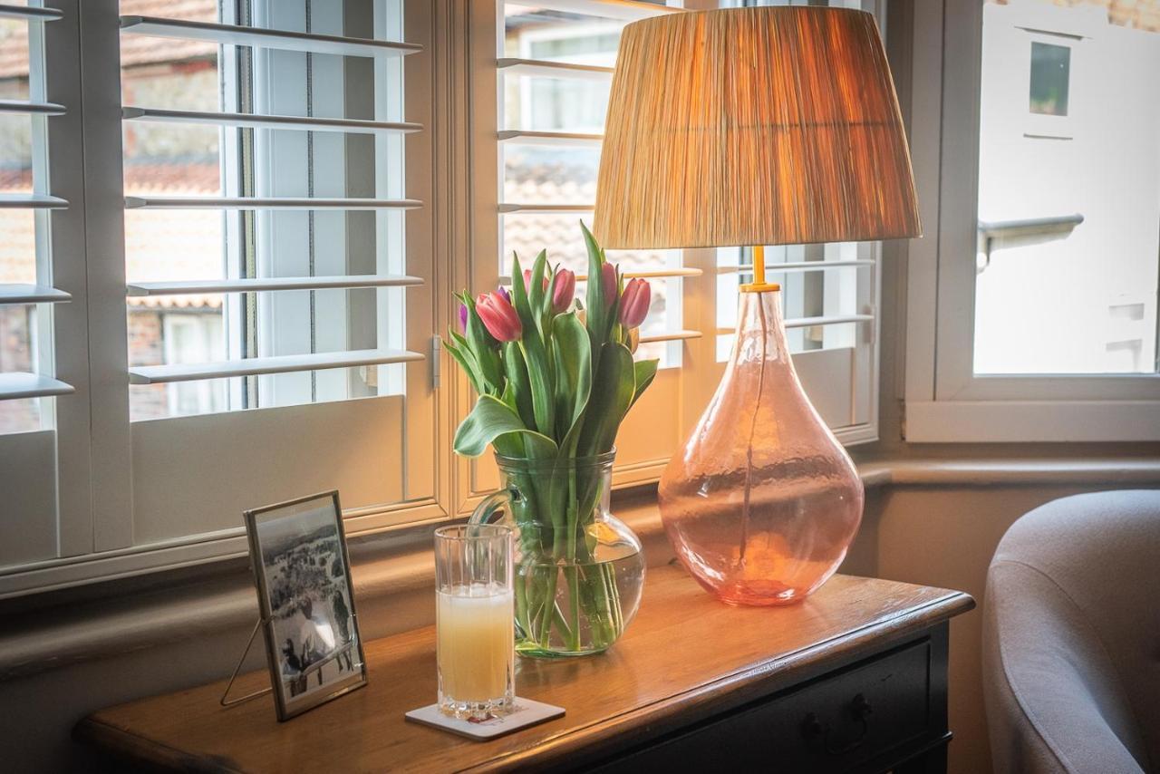 Luxury Group Celebration House With Hot Tub & Bar! Warminster Exteriör bild