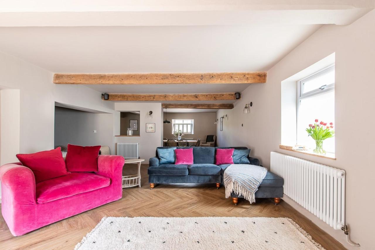 Luxury Group Celebration House With Hot Tub & Bar! Warminster Exteriör bild