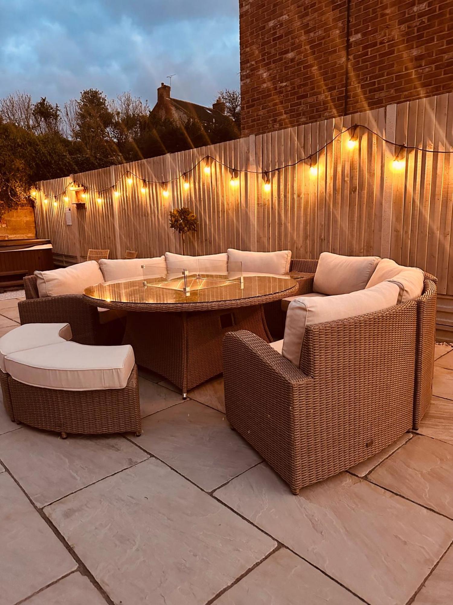 Luxury Group Celebration House With Hot Tub & Bar! Warminster Exteriör bild